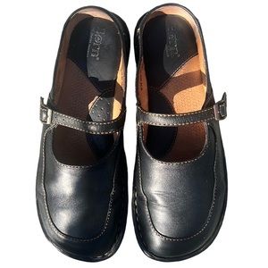 Born Women’s black leather Mary Janes
